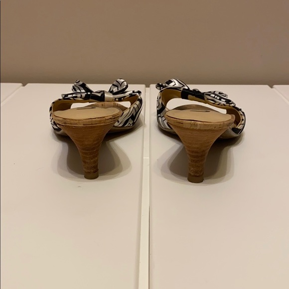 Chevron patterned kitten heel slide - Picture 2 of 4